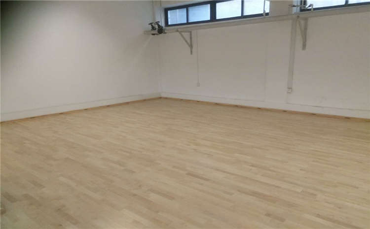 內(nèi)蒙古楓樺木體育場地板怎么安裝