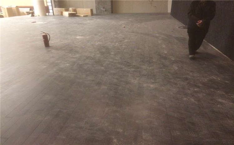 楓木運動體育地板多少錢一平米？