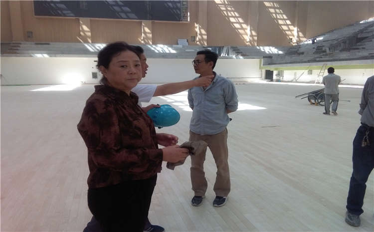 松木木地板籃球館價格是多少錢？