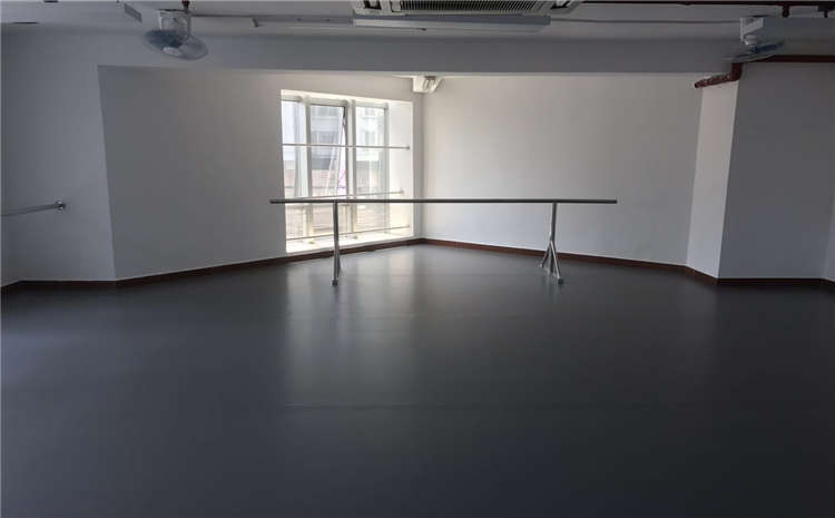 **的舞臺(tái)實(shí)木地板**是多少錢?