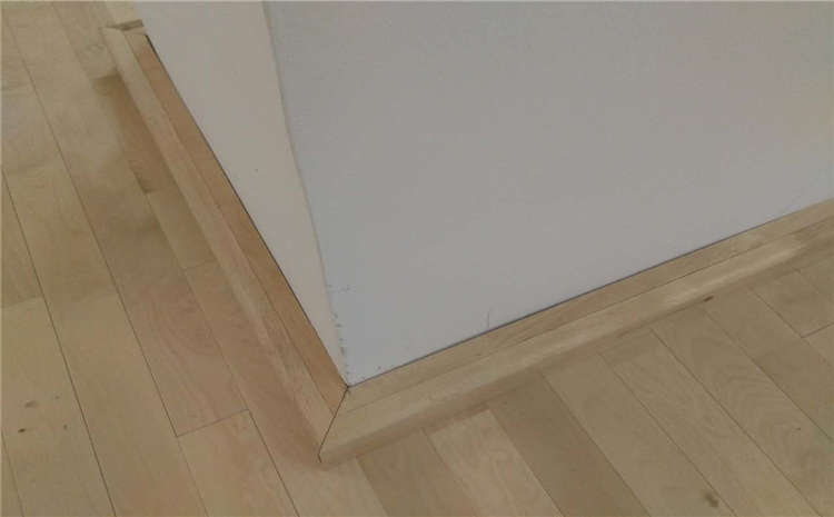 24厚籃球場地木地板怎么翻新?