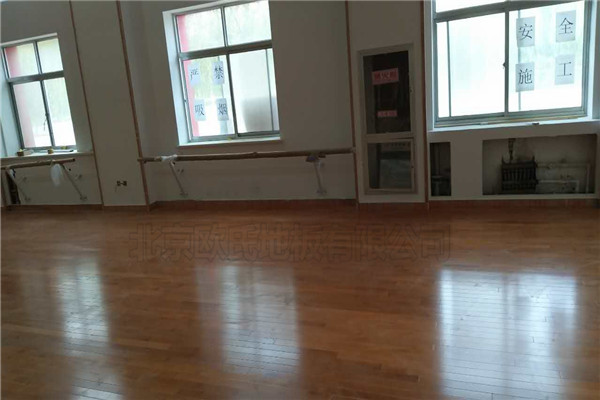 �����Ќ���Ԫ�i�I�赸ľ�ذ�ɹ�����