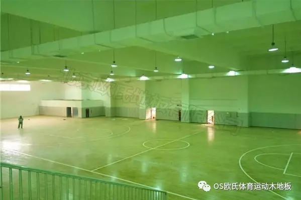 �Ĵ���֦��ĳ�W(xu��)У�\(y��n)��(d��ng)ľ�ذ尸��